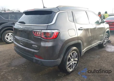 2018 Jeep Compass Latitude 4X4 из США, поврежденный, VIN 3C4NJDBB7JT114395